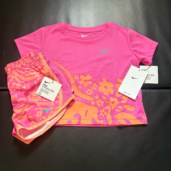 NWT Nike Athletic Set Girls Size 3T - Picture 1 of 3